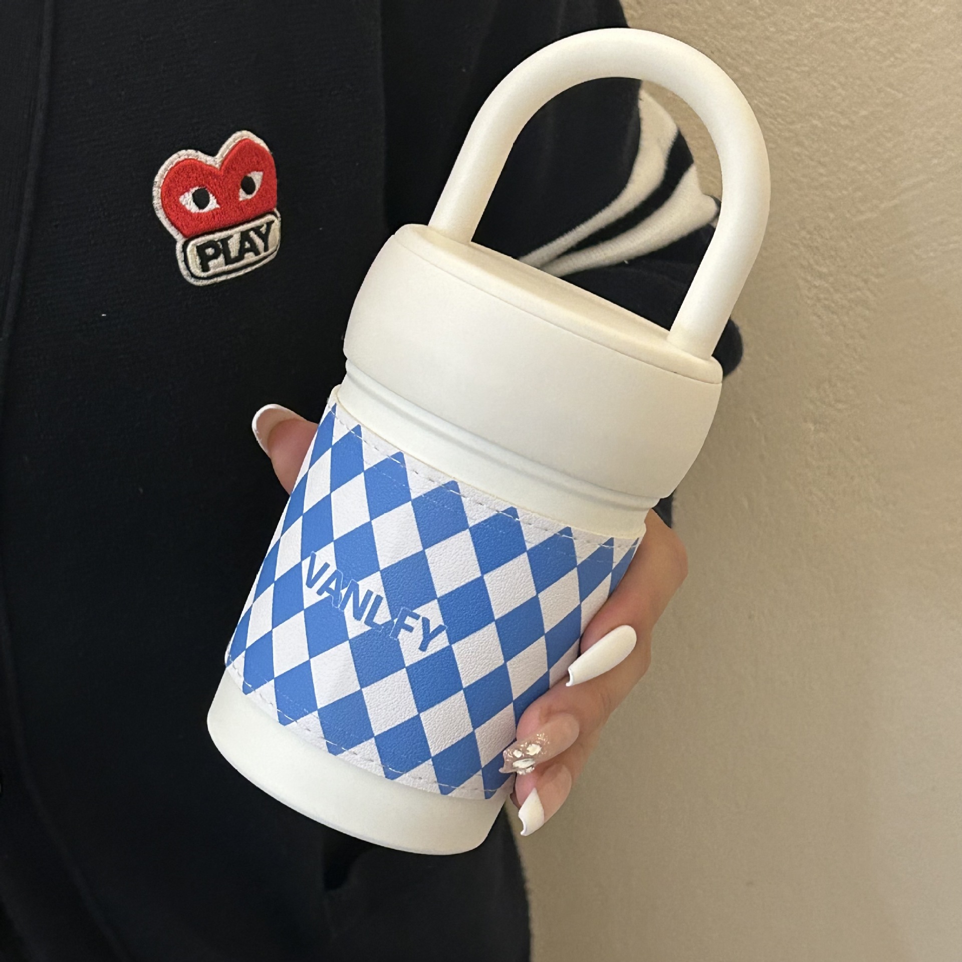Thermos cup for girls, high appearance level, simple and cute handle cup, 2025 compact and portable new water cup for adults and students full figure
