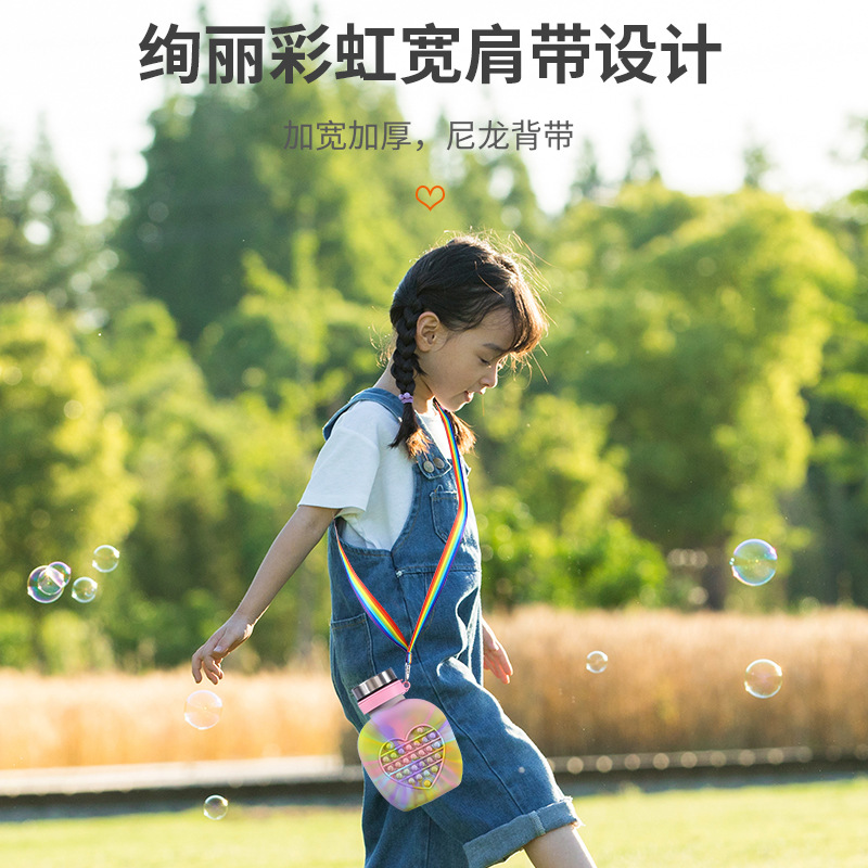 The manufacturer's new silicone sports outdoor water bottle, silicone folding water bottle, children's pinching fun toy water cup Application Scenario