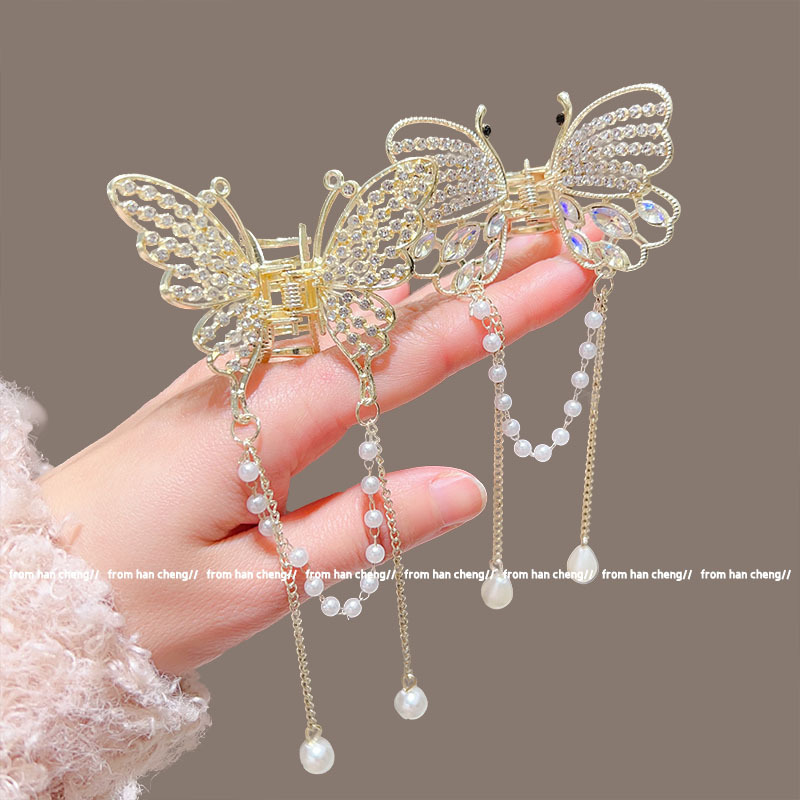The new crystal butterfly pearl tassel gripper, the shark clip at the back of the head, exudes a high-end and elegant semi-tied hair clip accessory full figure