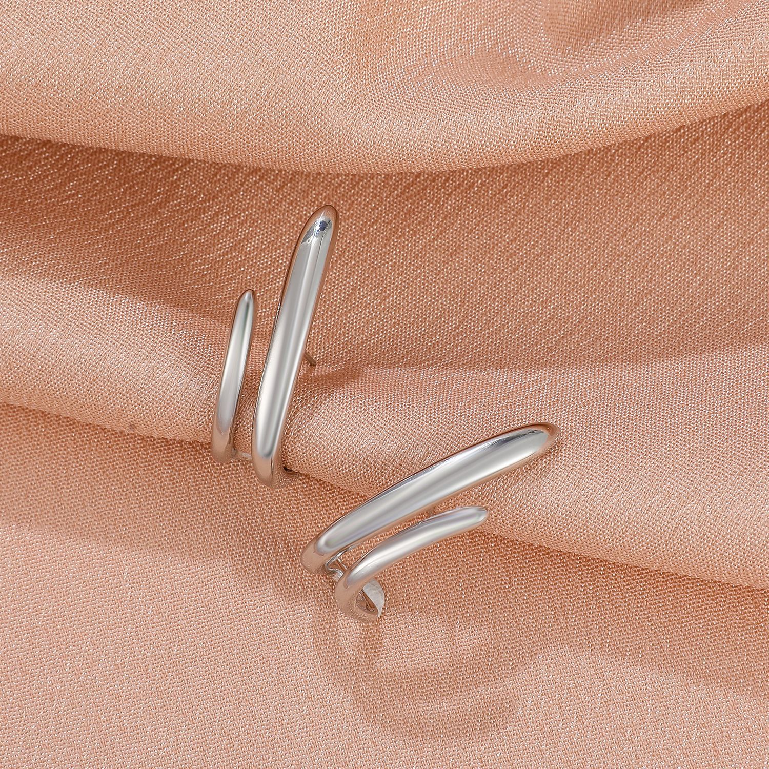 Cross-border European and American creative alloy geometric stud earrings, women's ins personalized, simple and irregular C-shaped earrings, fashionable earrings Specification drawing