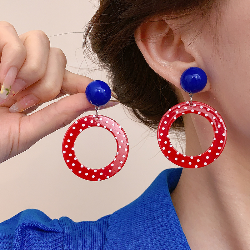 Dopamine retro Hong Kong-style earrings, a new bestseller for women in 2025, autumn stud earrings with a high-end and light luxury style details Picture