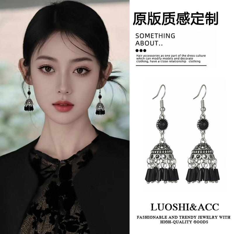New Chinese-style black ancient-style earrings for women, 2024 new bestsellers, high-end lantern stud earrings, ethnic style Su earrings full figure