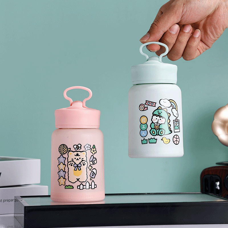 Large-capacity mobile phone stand with handle, student cute cartoon glass water cup, portable travel cup, glass cup Application Scenario