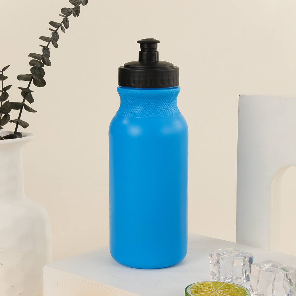 Portable extruded bicycle water cup for cross-border outdoor sports, PE plastic mountain bike fitness cycling water bottle Item Picture