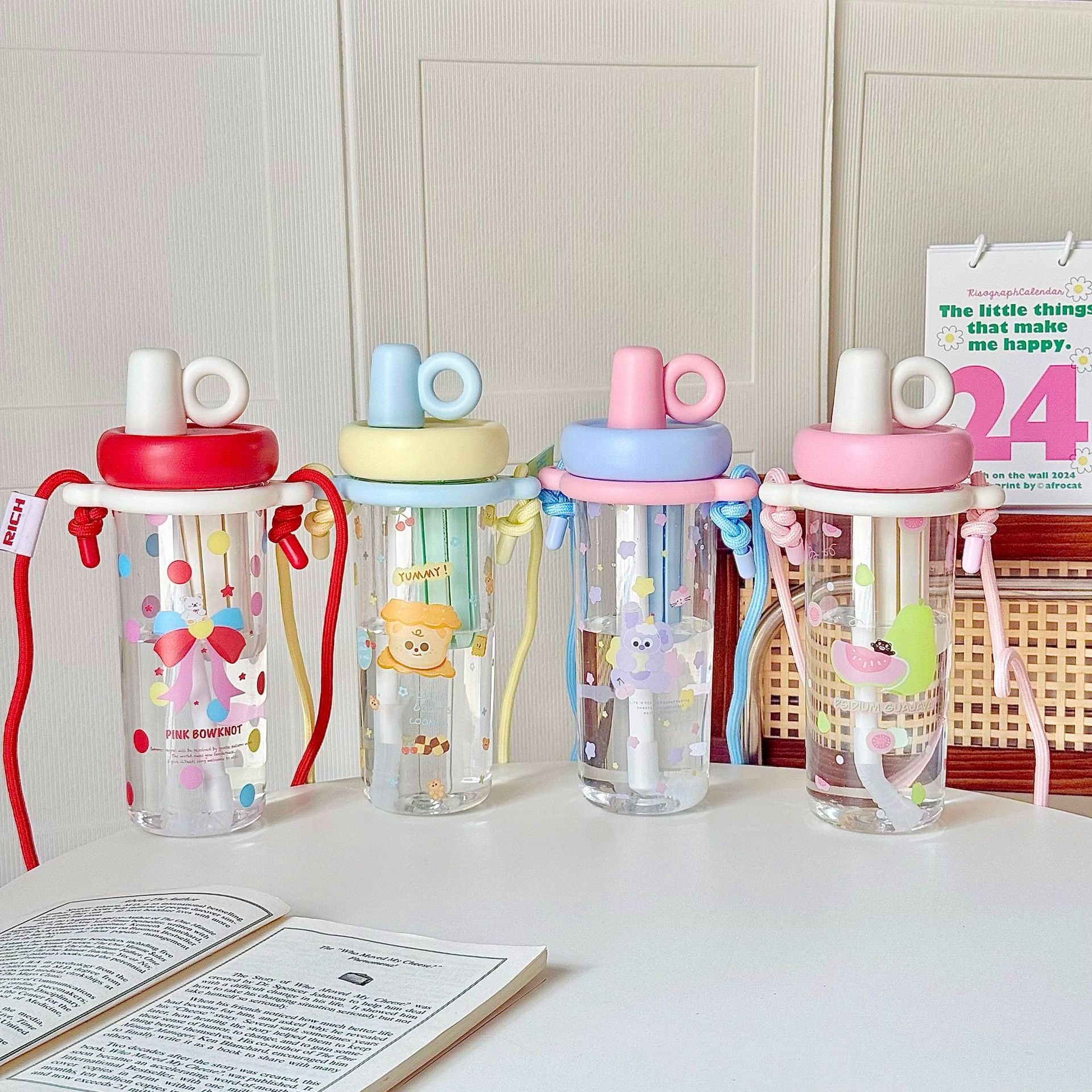 The new girls' water cup has a high appearance level and is cartoonish and cute. It is a plastic cup for making tea with an oblique span and is portable. It is a summer straw cup for students details Picture