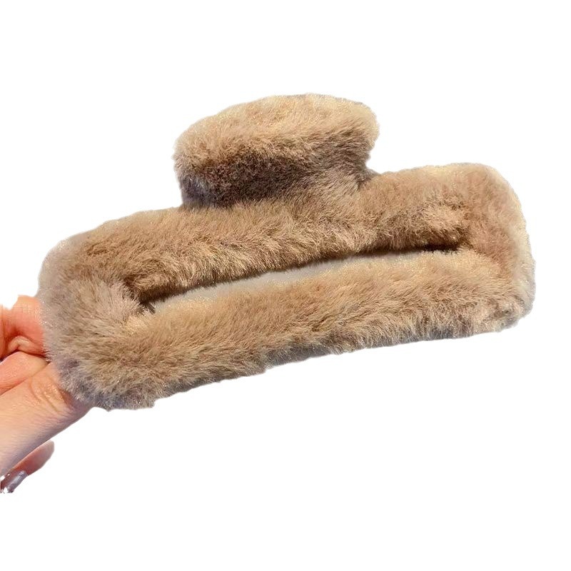 Autumn and winter bestsellers: Large plush hair clips for women, sweet and elegant. Fluffy hair clips with a large amount of hair and a hair clip at the back of the head Item Picture