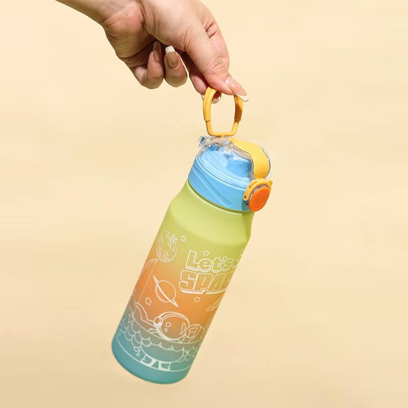 Direct drinking plastic cup, cross-border travel cup, 600ml frosted gradient juice milk tea cup, cute water bottle, adult gift Application Scenario