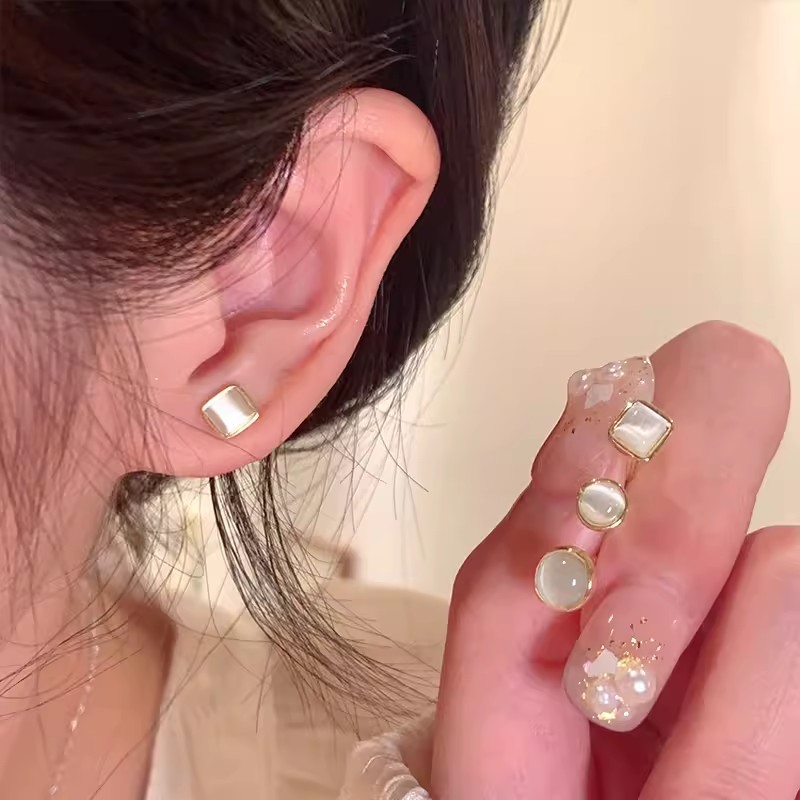 Silver needle ear Piercing, cat's eye stone ear stud six-piece set, no need to remove ear bone stud for sleeping, design sense, niche ear accessory for women Application Scenario