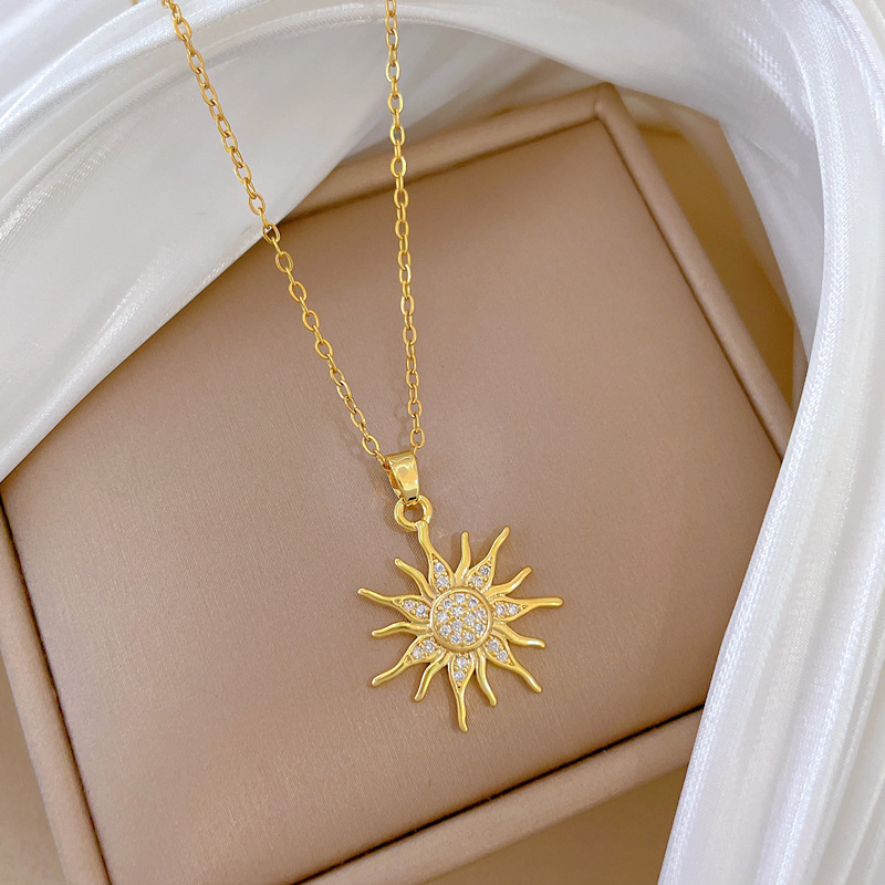 【 Titanium Steel 】 European and American sunflower full diamond light luxury style, luxurious full diamond necklace, versatile for women, collarbone chain, titanium steel Specification drawing