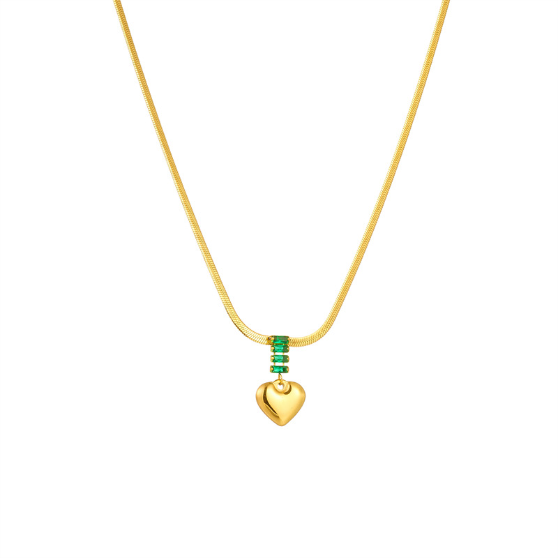 European and American fashion retro diamond-encrusted heart pendant, blade collarbone chain, metal titanium steel jewelry, high-end necklace Item Picture