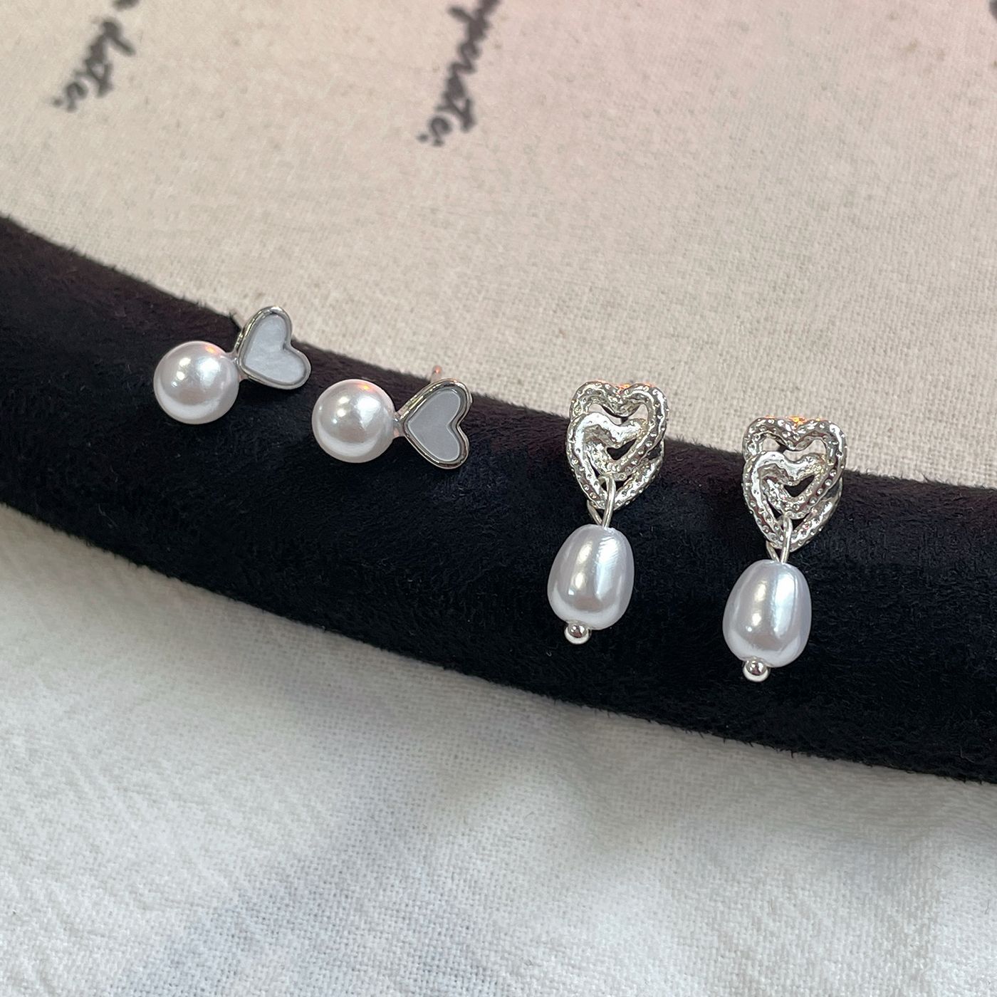 Korean-style simple heart-shaped pearl pendant earrings, women's silver needle, delicate and sweet daily, versatile and small earrings for commuting Application Scenario