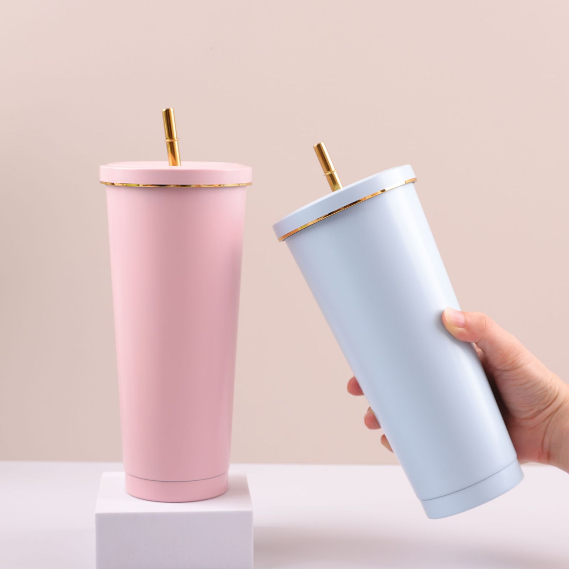 Cross-border exclusive 304 stainless steel straw coffee cups, double-layer insulated cups, portable outdoor car vacuum insulated cups Application Scenario
