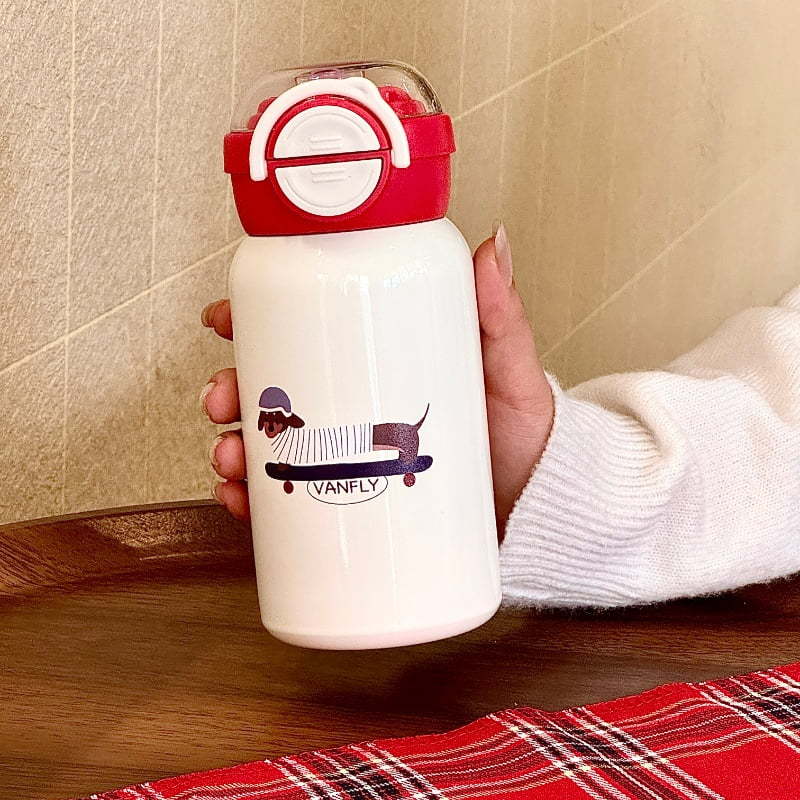 2024 New style of insulated cup on Instagram, high appearance level, simple, cute and portable, a coffee cup for female students to keep warm and cool Application Scenario