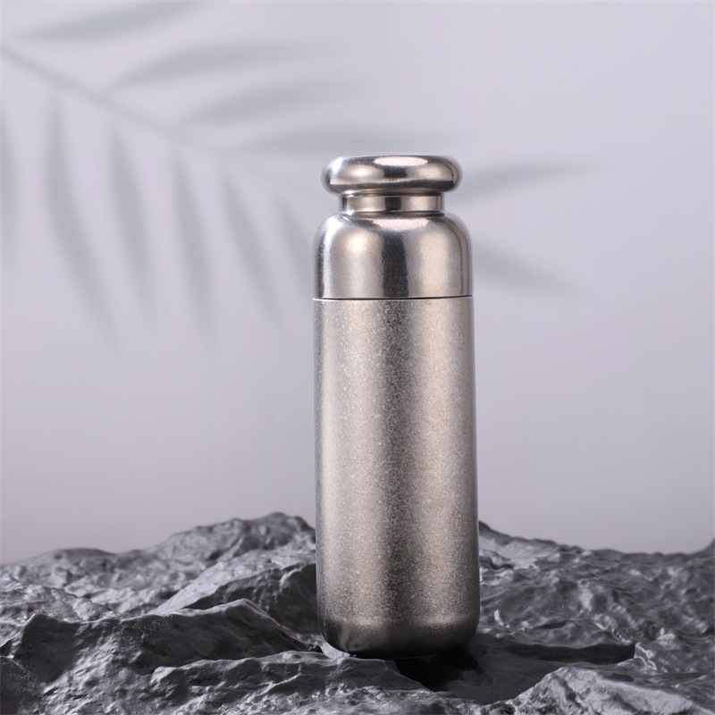High-appearation-level health-preserving tea cup, portable small-capacity pure titanium insulated cup, outdoor portable tea-water separation cup full figure