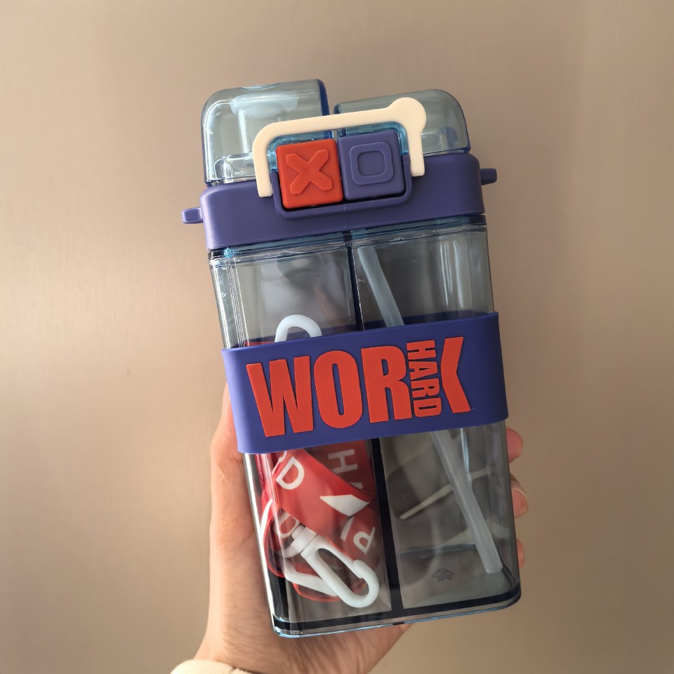 The new lettered leather strap is suitable for children to carry outdoors. It features a plastic double-drinking cup with separate compartments and a straw for direct drinking Application Scenario