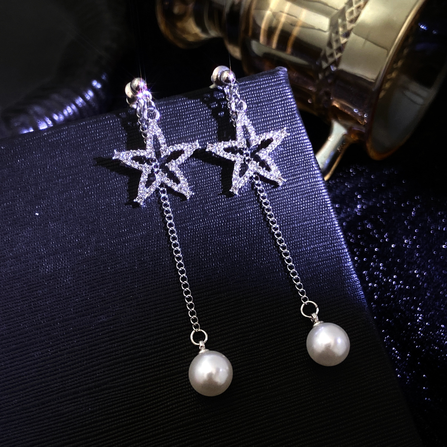 Niche, exquisite and fashionable long tassel earrings with full diamonds, heart-shaped star stud earrings, and women's earrings, exuding a sense of light luxury and sophistication Specification drawing