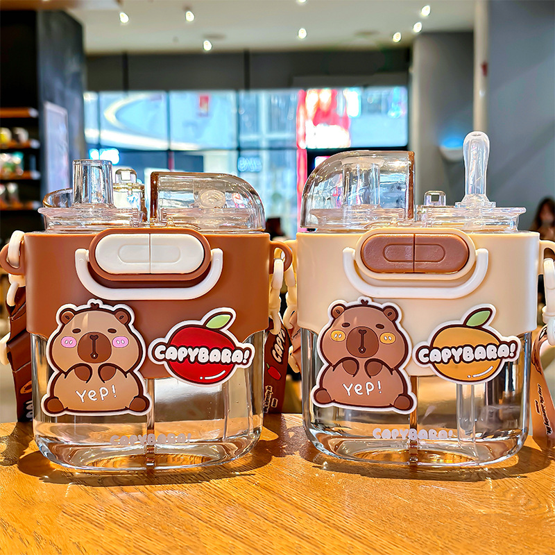 The Capibala double-compartment cup has an adjustable rope for easy carrying, a lock design, and a silicone straw. It is a large-capacity drinking cup details Picture