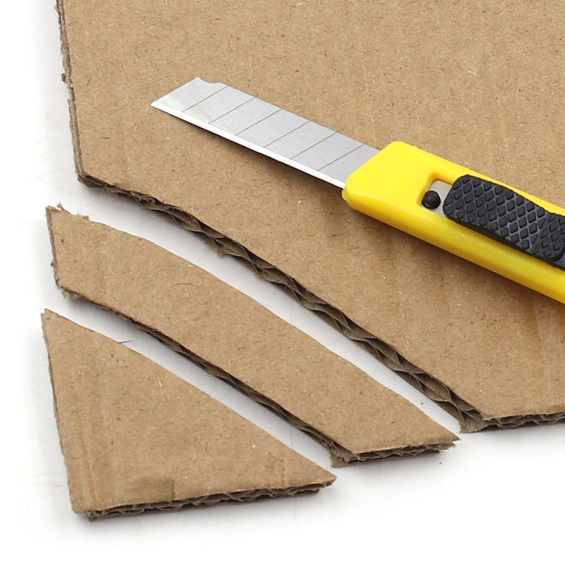 Small plastic utility knife, detachable office supplies, paper cutter, student stationery, hand tool knife, wallpaper knife Application Scenario