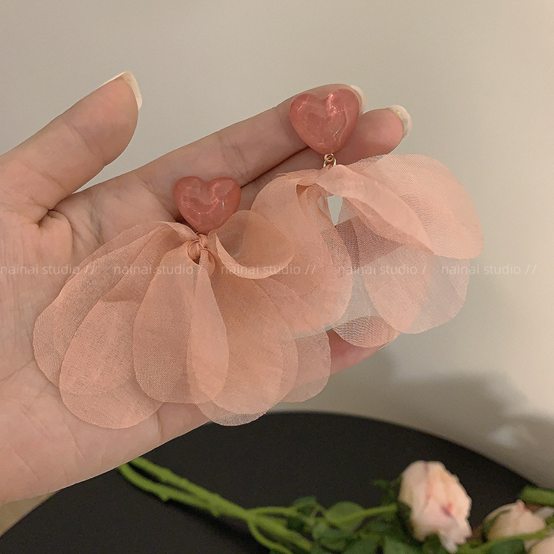 Vacation-style pink petal stud earrings for women, sweet flower heart earrings, super fairy-like French niche design earrings details Picture