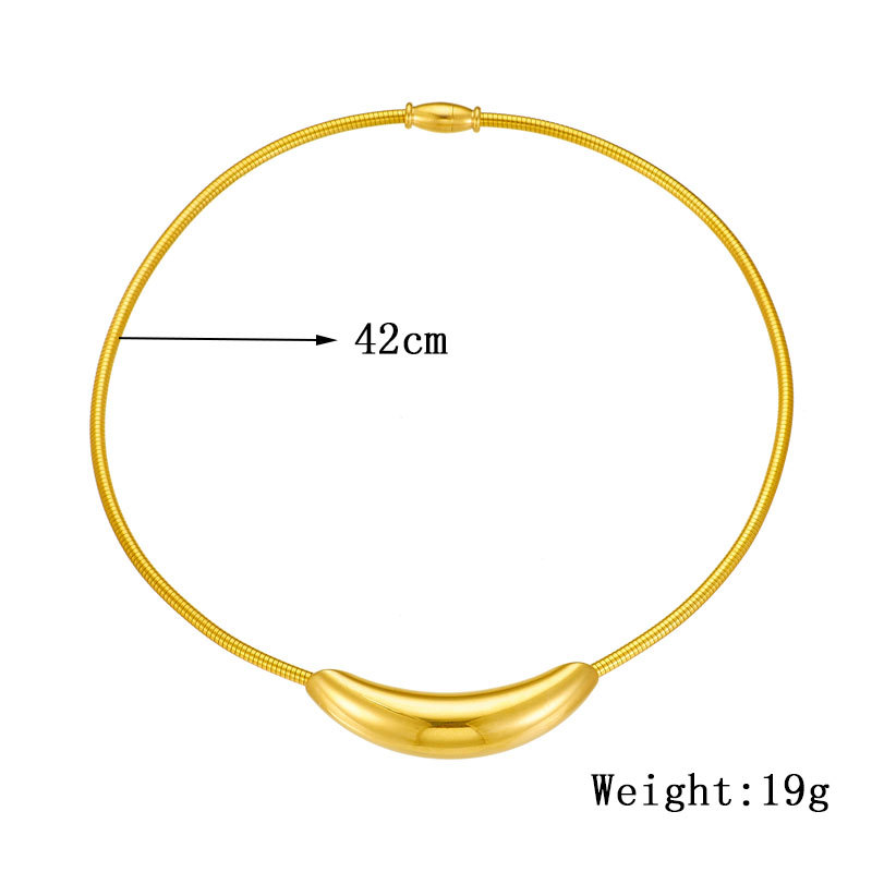 This is a unique and high-end titanium steel round plain ring necklace with exquisite European and American fashion and niche design Application Scenario