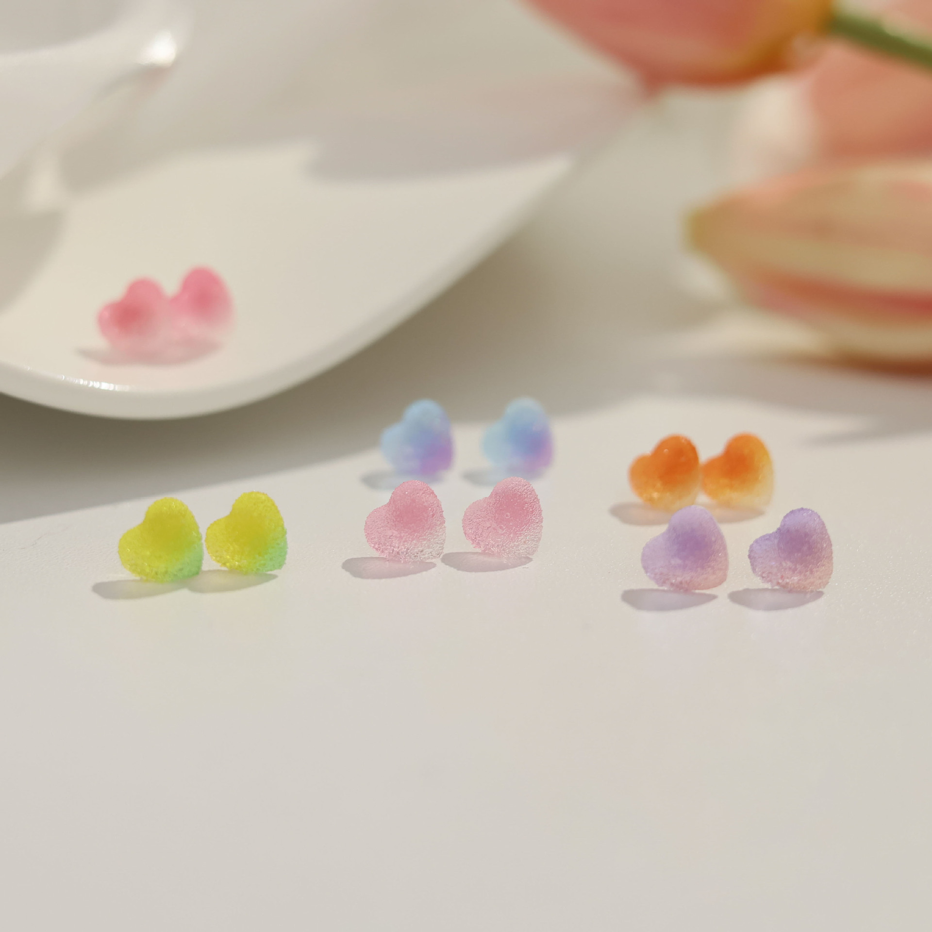 Colorful gummy heart-shaped stud earrings set for female students, simple dopamine earrings, versatile and niche earrings wholesale Application Scenario