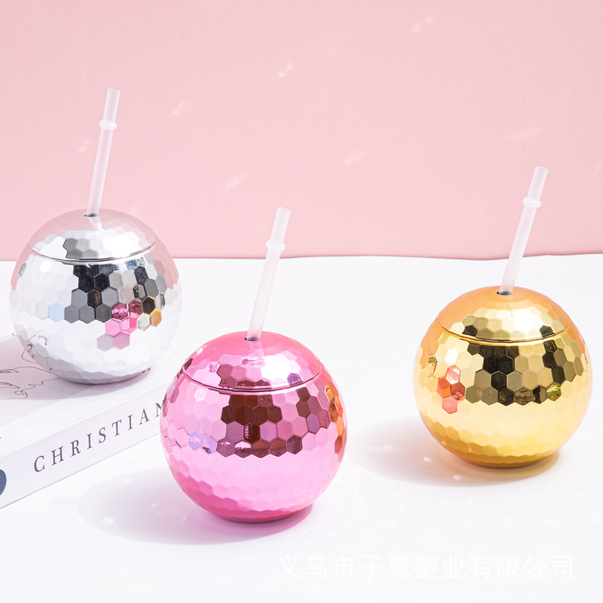 Creative and simple DISCO ball drinking cup 600ML, factory stock wholesale, portable lid new plastic cup full figure