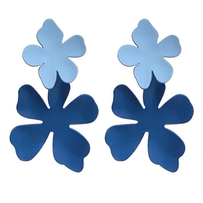 Simple blue flower stud earrings for women, high-end white heart-shaped earrings for women, new style and versatile earrings for 2025 Item Picture