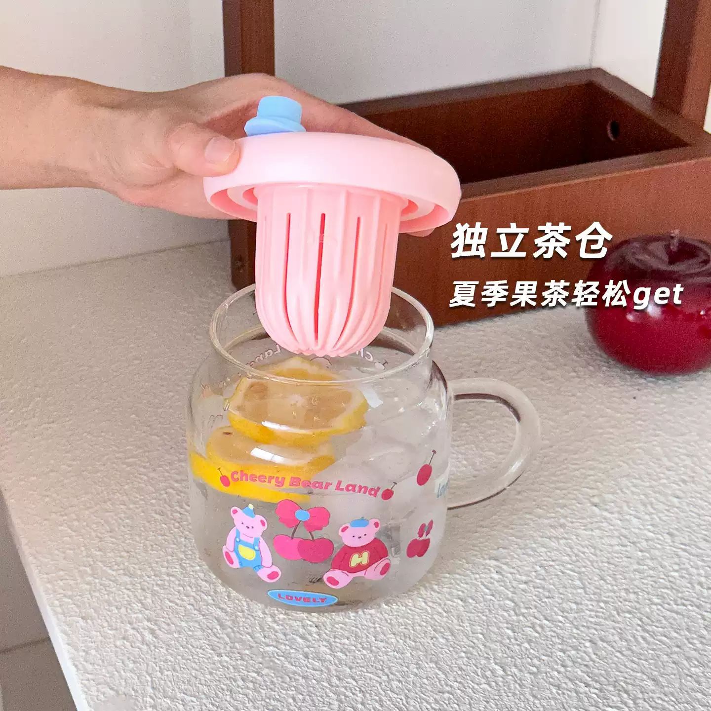 High appearance level bow water cup for girls, large-capacity high-temperature resistant glass cup, tea brewing with filter, cartoon straw cup Application Scenario