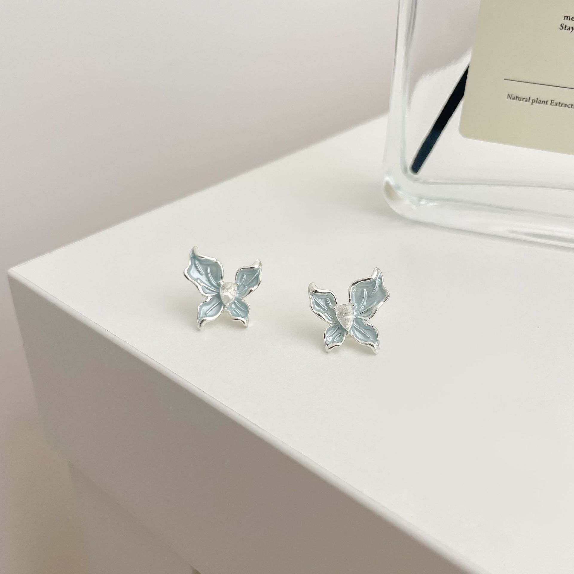 Butterfly earrings, a niche design with a light luxury and high-end feel, are fashionable and exquisite. Zirconia silver needle stud earrings are new spring and summer collection for women Application Scenario