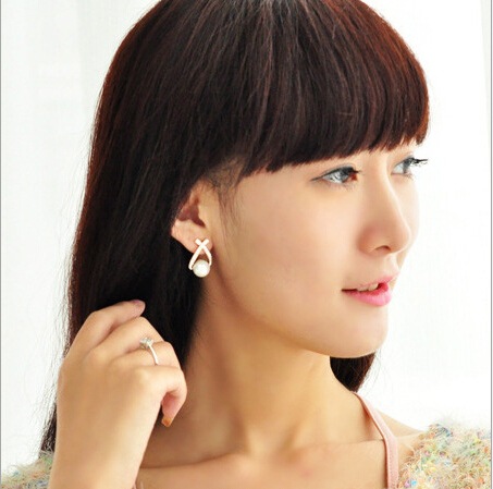 Korean cross-pearl sparkling diamond stud earrings, exquisite and fashionable mixed batch, 2-yuan store, pearl jewelry manufacturer wholesale Specification drawing