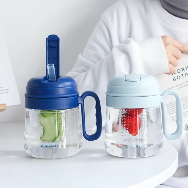 Simple office plastic cup with tea strout, portable straw cup for making tea, summer juice, tea and water separation, girls' cup full figure
