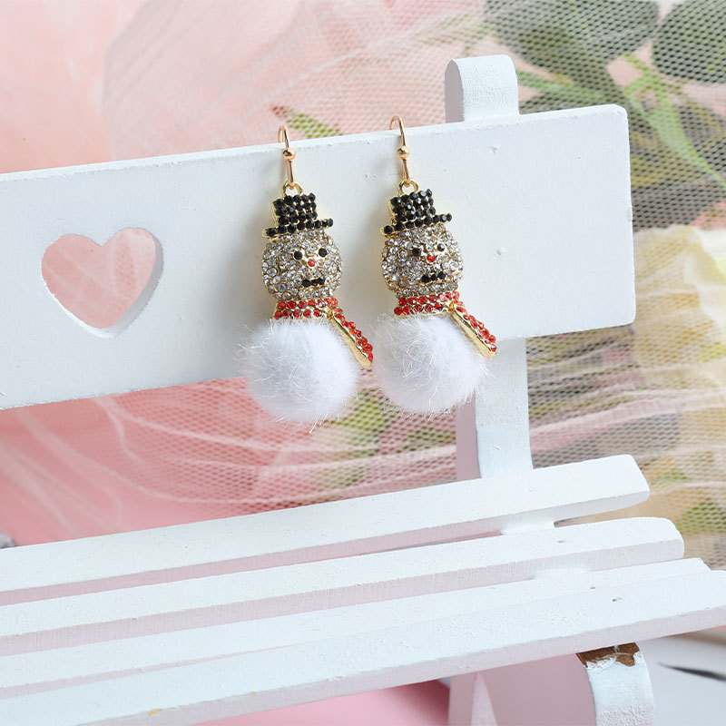 Cute Christmas earrings from Europe and America, with ear hooks, snowman earrings full of diamonds and sticky balls, and simple holiday earrings Application Scenario