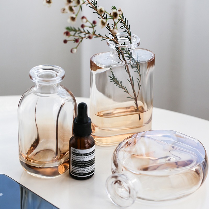 Retro light luxury embossed transparent French glass small vase, ins style home decoration, pocket-sized living room flower arrangement vase Specification drawing