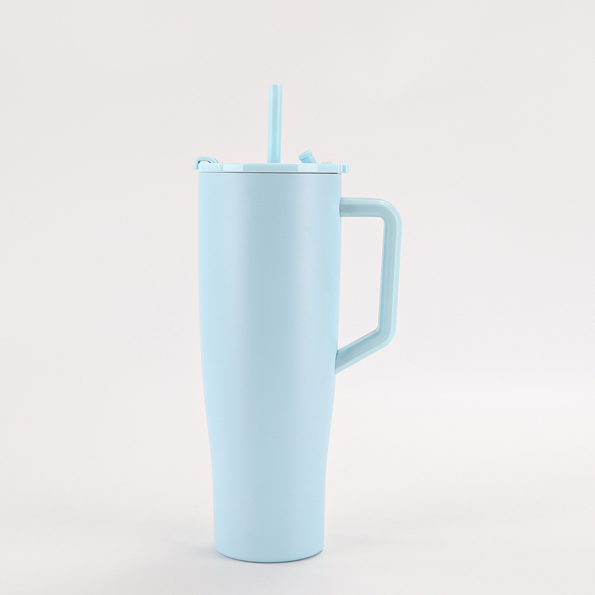 New creative 304 stainless steel insulated cup, outdoor simple and portable straw cup, car handle 40oz car cup Application Scenario
