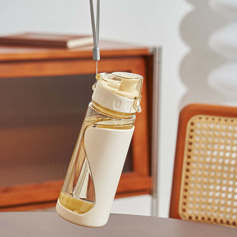 Fuxing portable and easy-to-use cup, double-layer water cup for men and women, simple plastic cup with lanyard, space cup, anti-drop and anti-leak cup Application Scenario