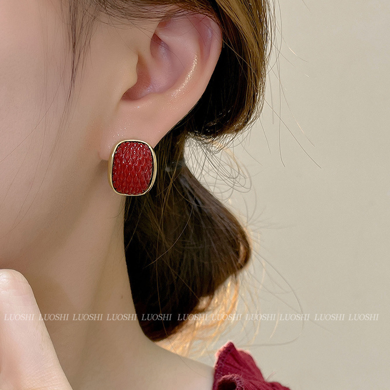 Ankela wine red retro Hong Kong-style ear clips, no ear piercings, feminine and high-end pearl earrings, stud earrings and other accessories Specification drawing