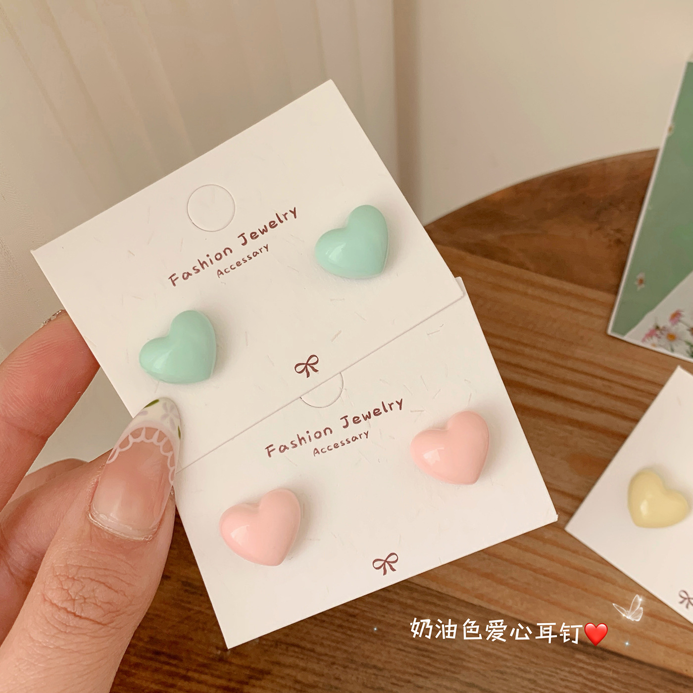 Spring new style of fresh and light Morandi color oil-drop heart-shaped stud earrings for women with silver needles, simple and sweet, small earrings for girls full figure