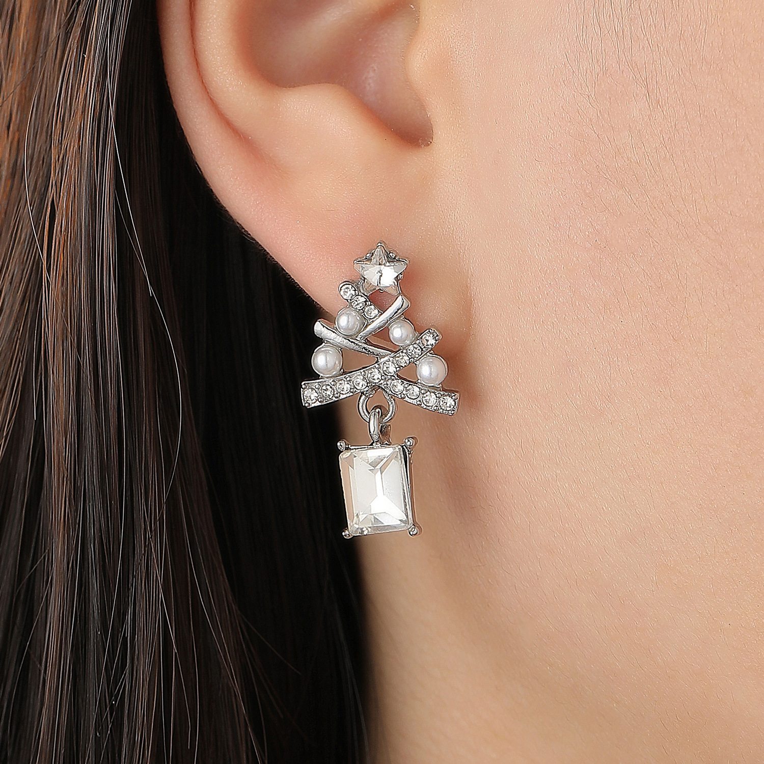 European and American Christmas diamond-encrusted and pearl-like Christmas tree stud earrings, women's cross-border export festival party earrings details Picture