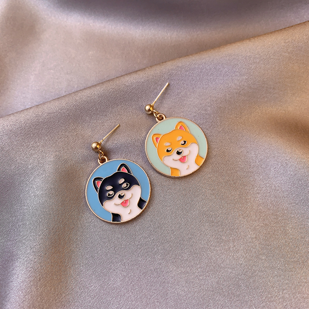 New asymmetrical stud earrings, cute panda, dog and cat earrings, and colorful oil-dripping personalized little animal earrings Application Scenario