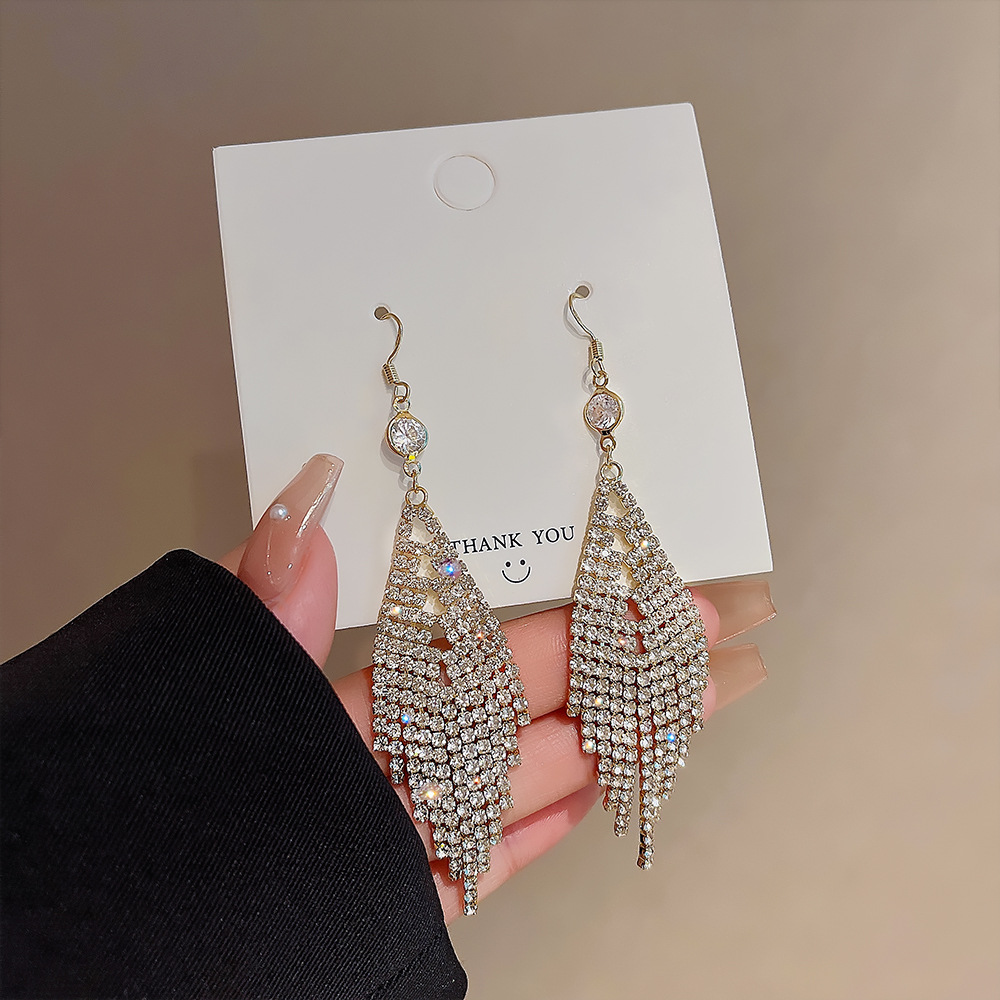 New Korean fashionable and elegant tassel earrings, summer high-end, individualistic, exaggerated and super shiny, full diamond earrings for women wholesale Application Scenario