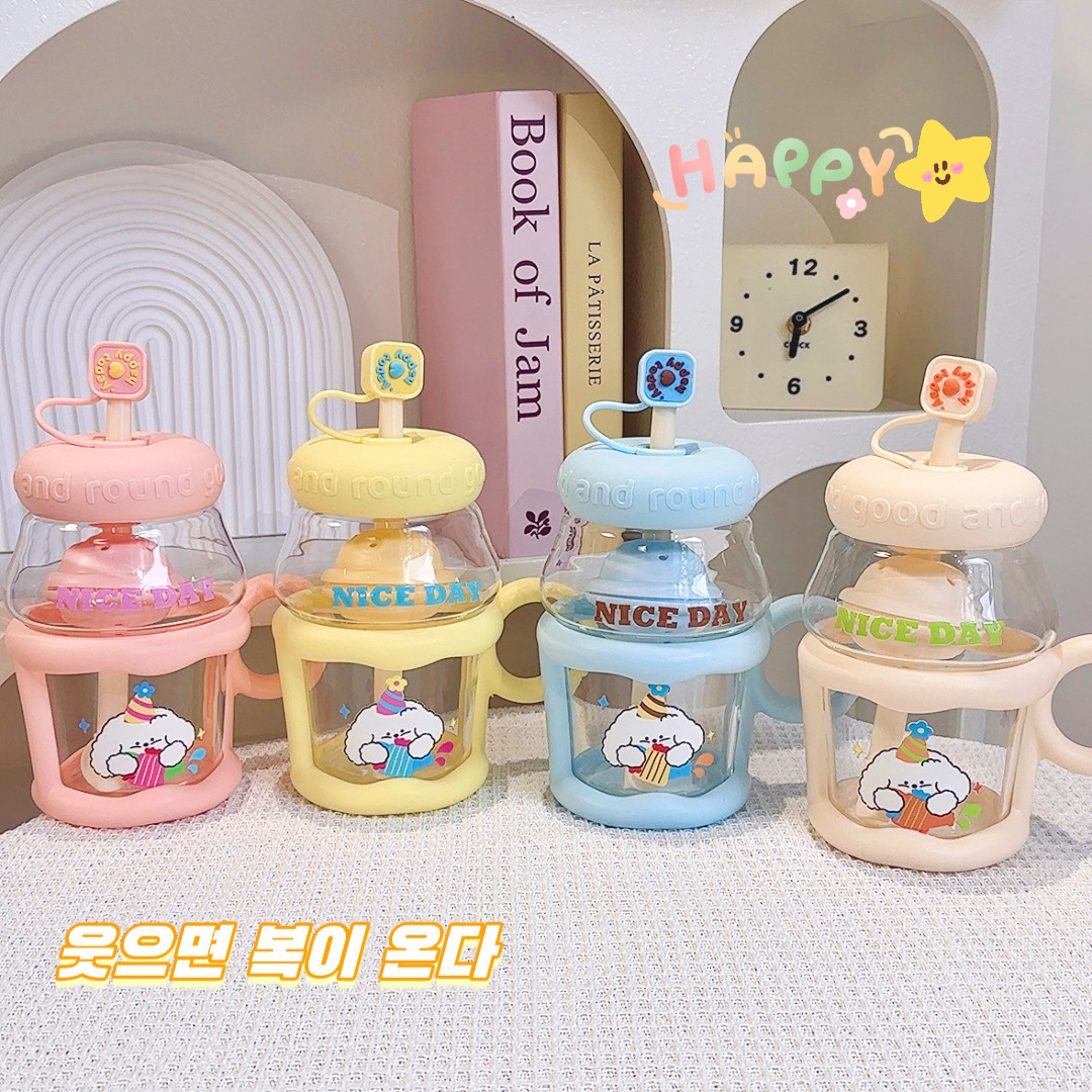 New creative and cute glass cup, office desktop straw cup, high-temperature resistant tea brewing, high appearance level handle water cup gift Specification drawing