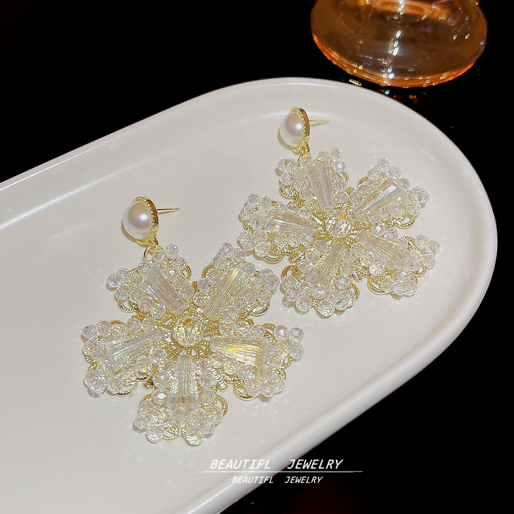 S925 Silver Needle New trendy and fashionable style crystal flower exaggerated earrings Long, exquisite and high-end, small earrings that show off the face Application Scenario