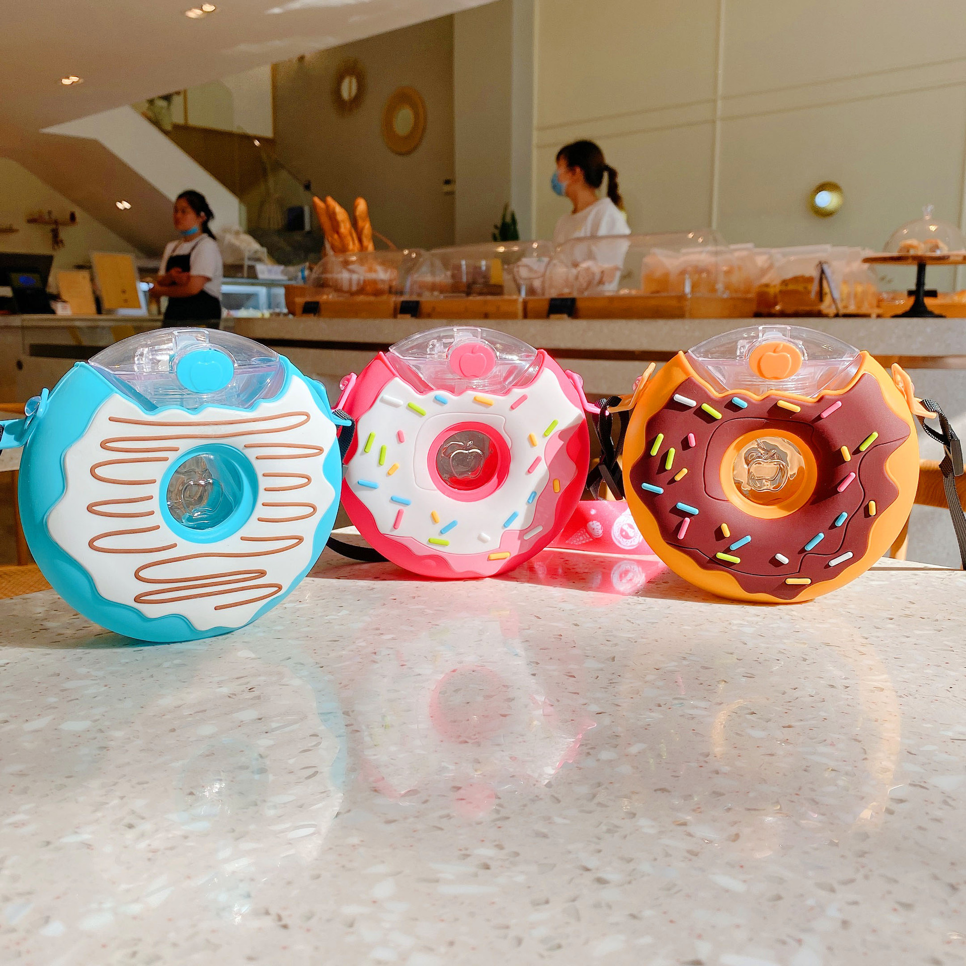 Creative Instagram Korean-style children's water cup with anti-drop and portable strap, cute plastic water bottle details Picture