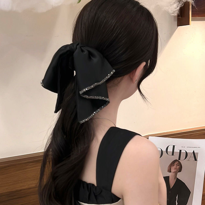 Hepburn's new high-end clip clip for women's ponytail, a popular bow to show hair volume, and a shark clip hair accessory at the back of the head full figure