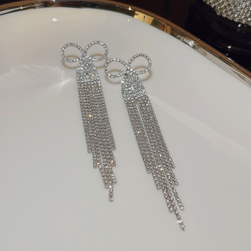 New Korean stylish and versatile bow earrings for autumn and winter, long tassel cold style earrings for women wholesale Application Scenario