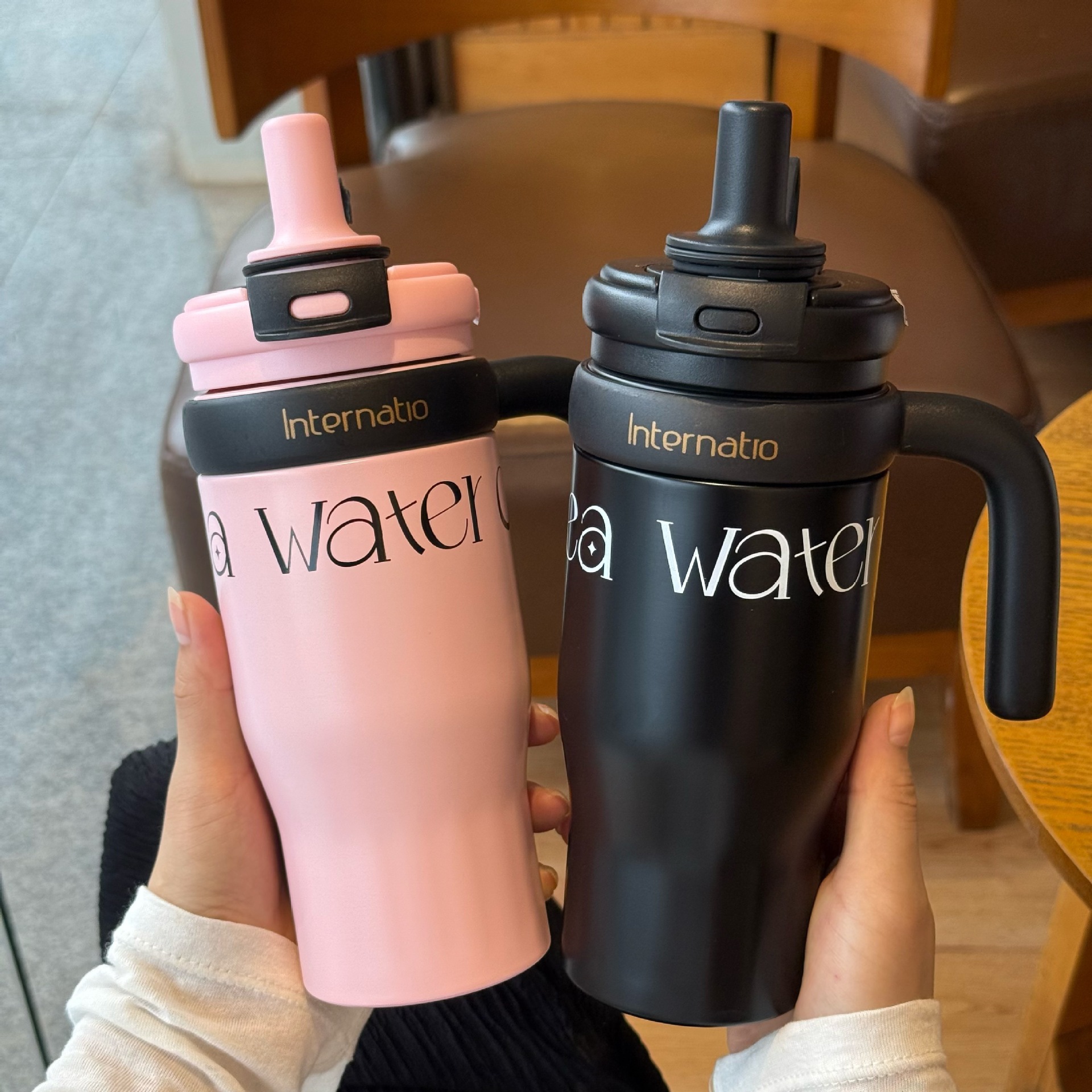 Colorful insulated cup, large-capacity, popular student coffee cup, simple and elegant office straw water cup with handle details Picture