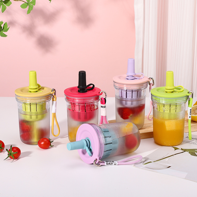 New high-appearure-level plastic straw cup, coffee cup, student couple portable and casual cup, home and office water cup full figure