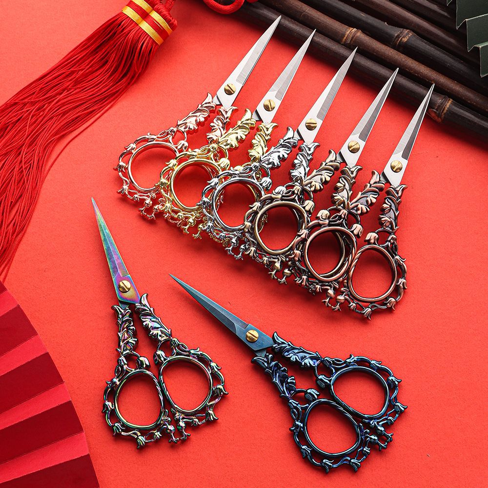 Chinese-style retro household patterned stainless steel cross-stitch handcrafted window decorations, small paper-cutting knives, tea bag wrapping thread ends scissors details Picture