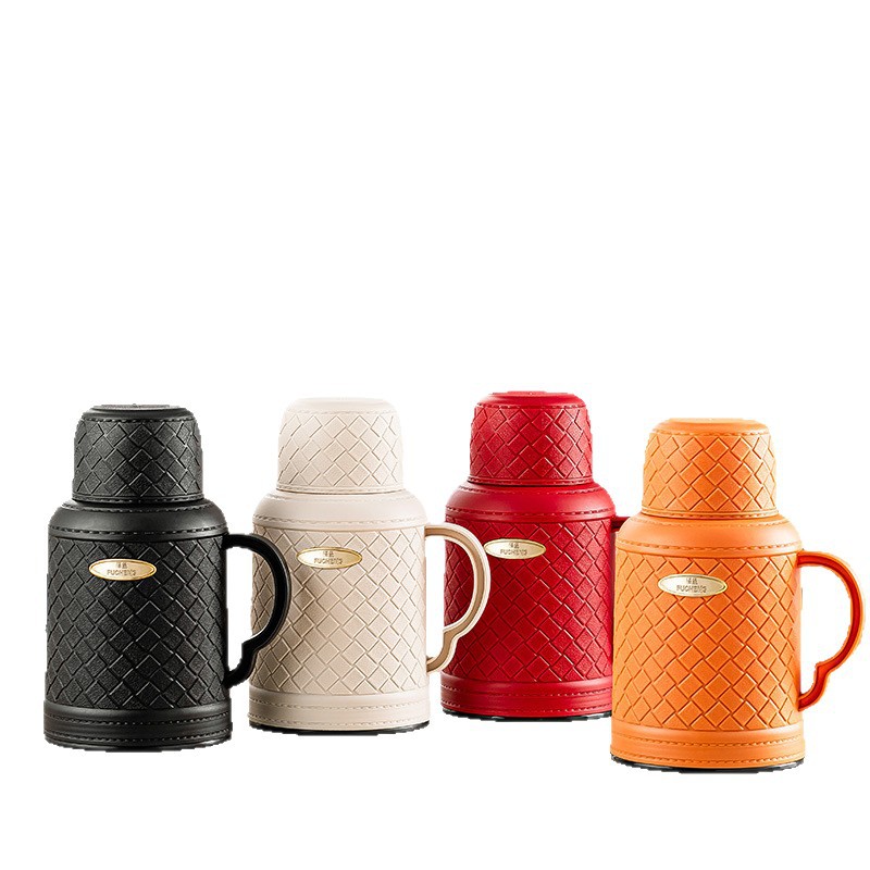 Leather thermos flask, hot water bottle, household small thermos flask, small mini boiling water bottle, glass inner liner, thermos flask Application Scenario
