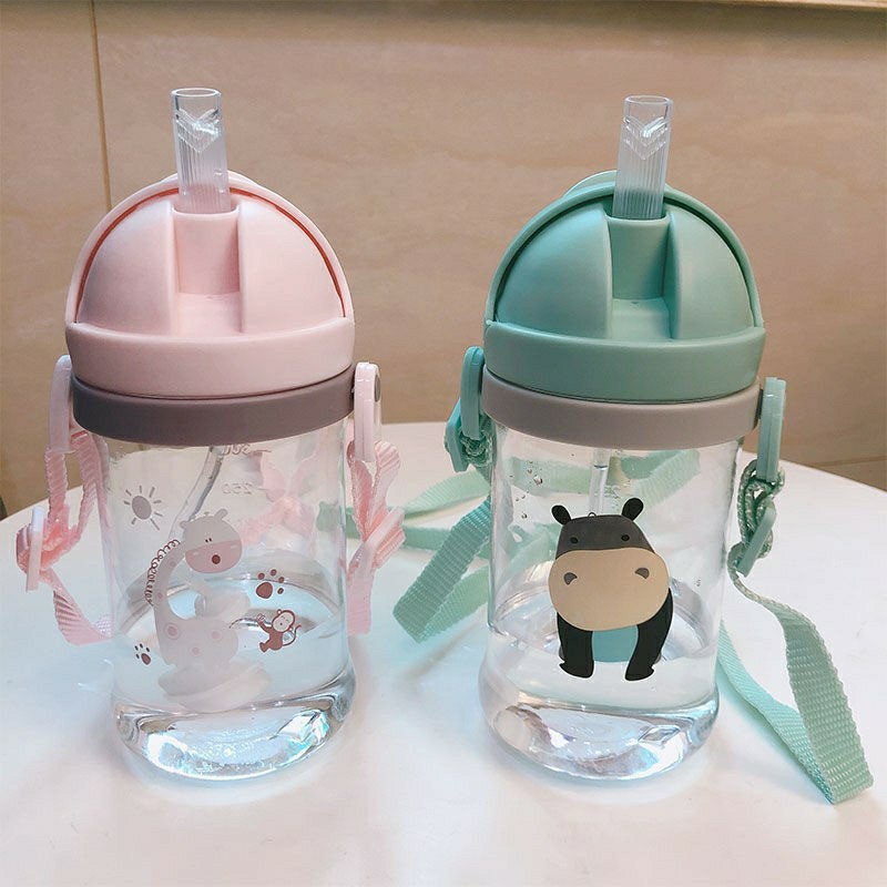 Cartoon children's backpack water cup, anti-drop with graduated straw cup, biting and anti-choking water cup, kindergarten baby drinking cup Application Scenario